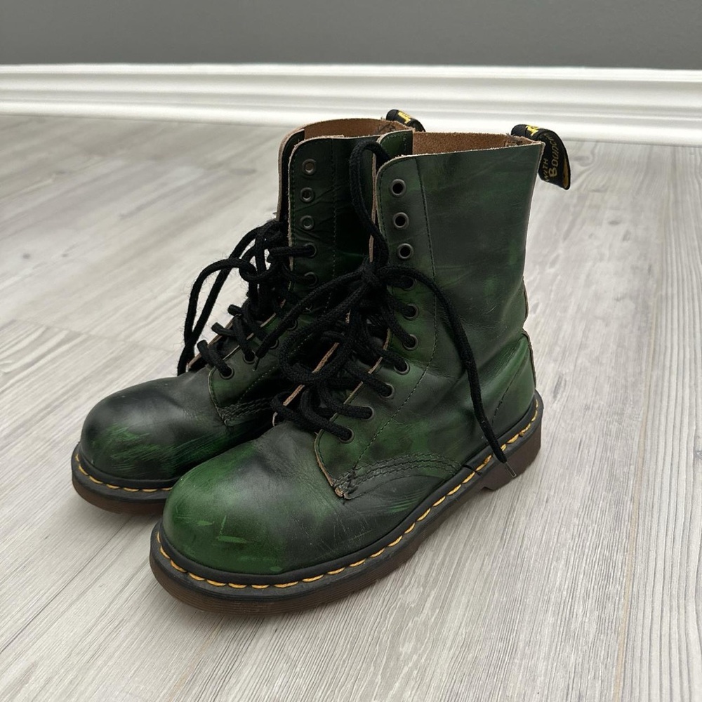 90s made in England size uk 4